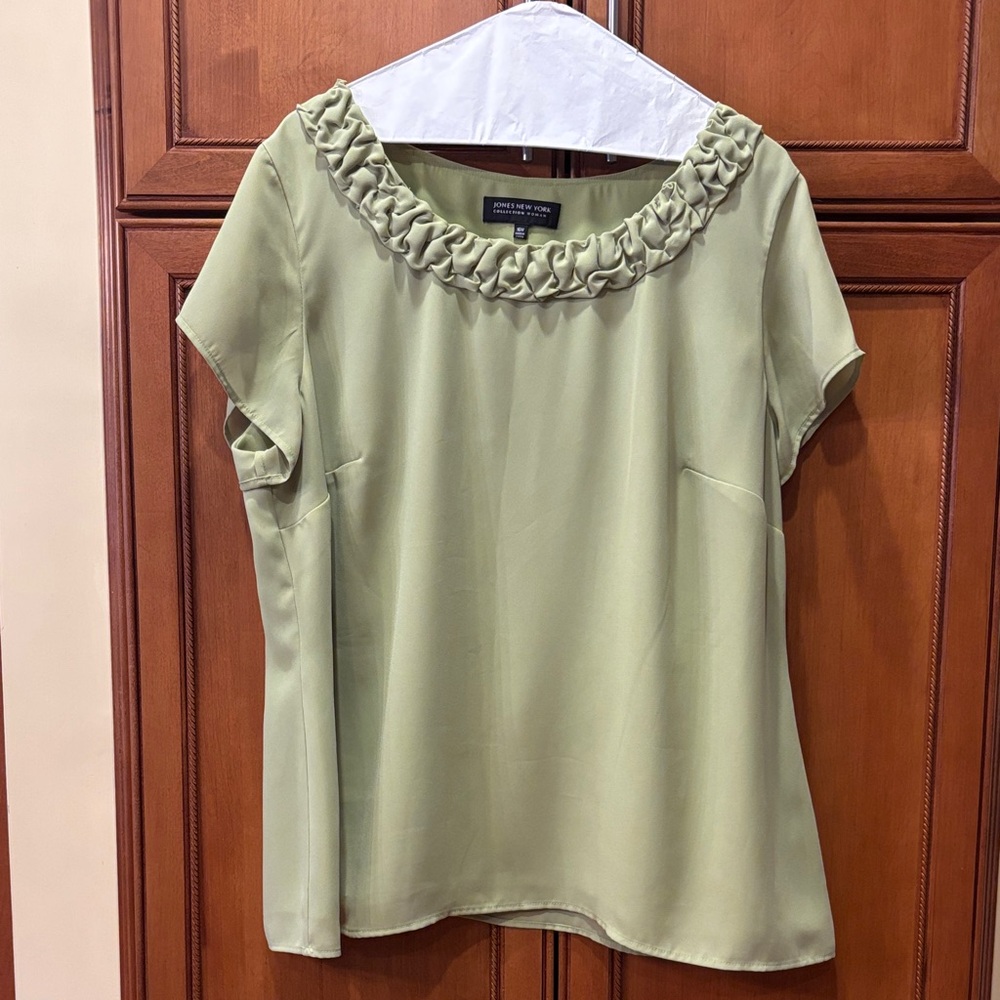 Jones New York Olive Ruffle Blouse